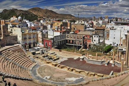 Théâtre romain avec Carthagène en toile de fond