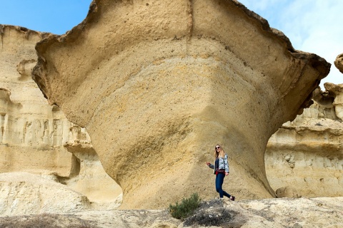 Turista en las Gredas de Bolnuevo, Murcia