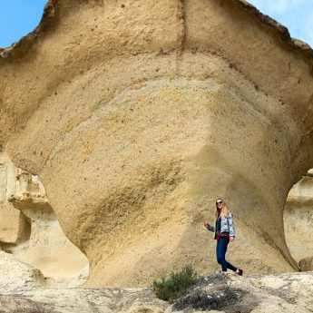 Turista nas Gredas de Bolnuevo, Múrcia