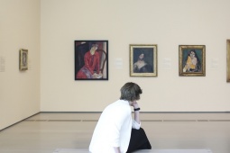 Зал выставки «Портреты: сущность и выражение»