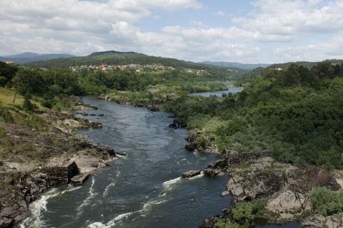Miño River passing through Arbo