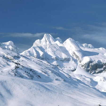 Station de sports d’hiver de Candanchú dans la région de Jacetania