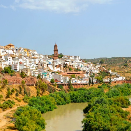 Pueblo de Montoro en el Guadalquivir