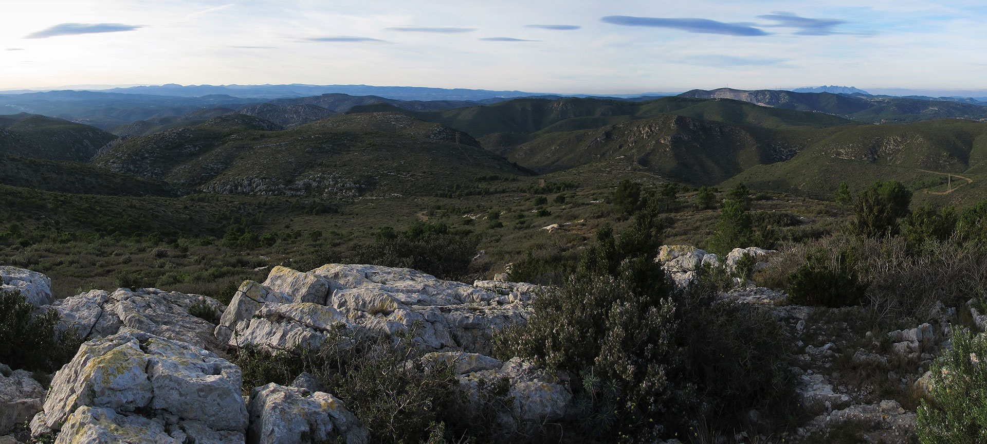Vue panoramique depuis le parc naturel du Garraf à Barcelone Vue panoramique depuis le parc naturel du Garraf à Barcelone