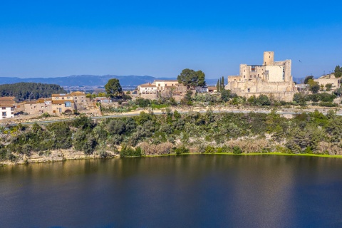 Lac de Foix et château du Castellet, Alt Penedès, province de Barcelone