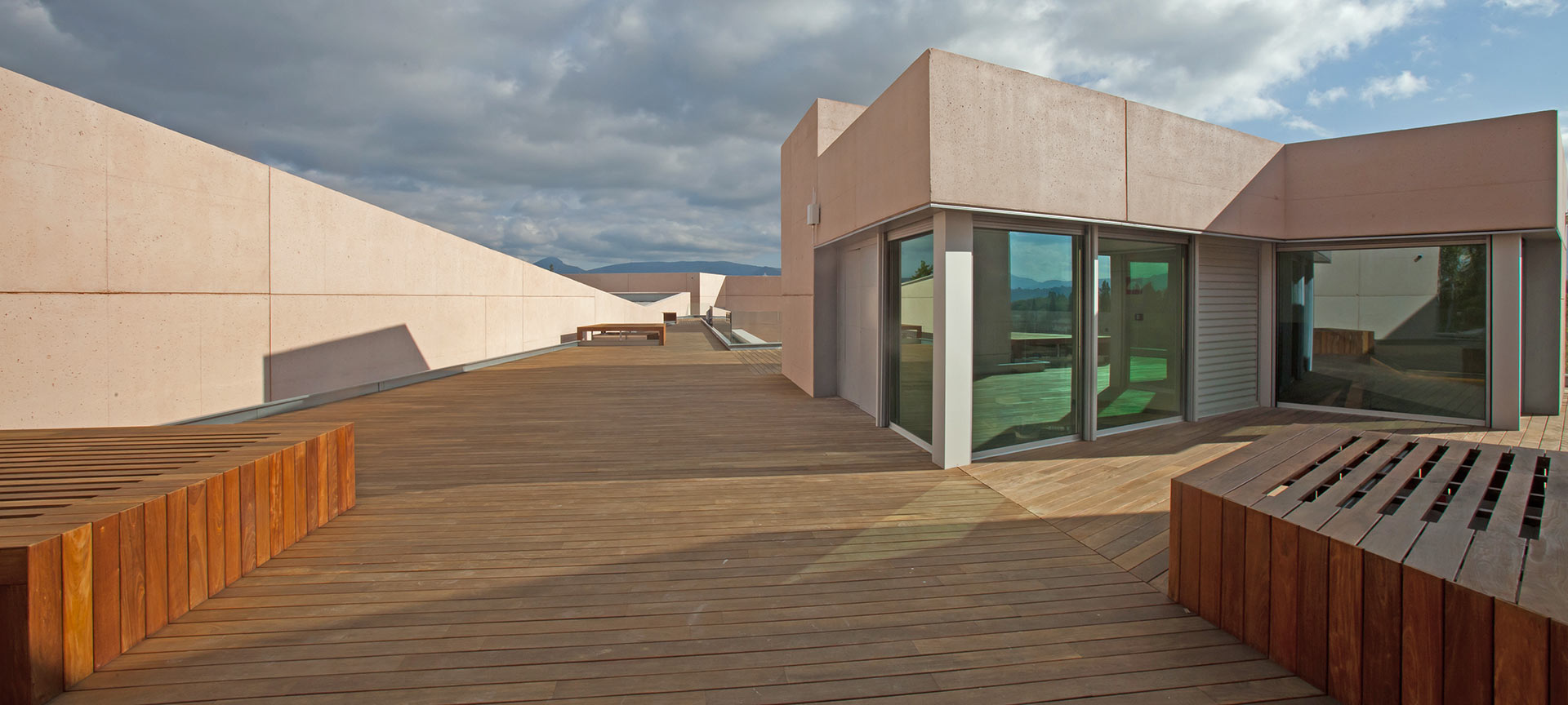 Terrasse des Museums der Universität von Navarra