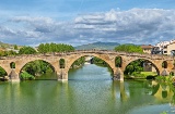 Puente romano sobre el río Arga en Puente La Reina. Navarra