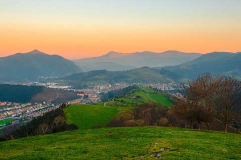 Crépuscule à Llodio, Alava (Pays basque)