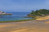 Vista panorâmica de Lekeitio e da ilha de San Nicolás, em Bizkaia (País Basco)