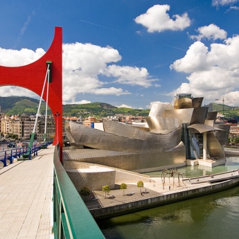 Ponte de La Salve junto ao Museu Guggenheim. Bilbau