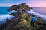 Turista em San Juan Gaztelugatxe, País Basco