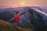 Escursionista sul Monte Anboto nel Parco Naturale dell'Urkiola, Paesi Baschi