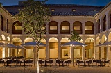 Wewnętrzne patio hotelu Parador de Alcalá de Henares