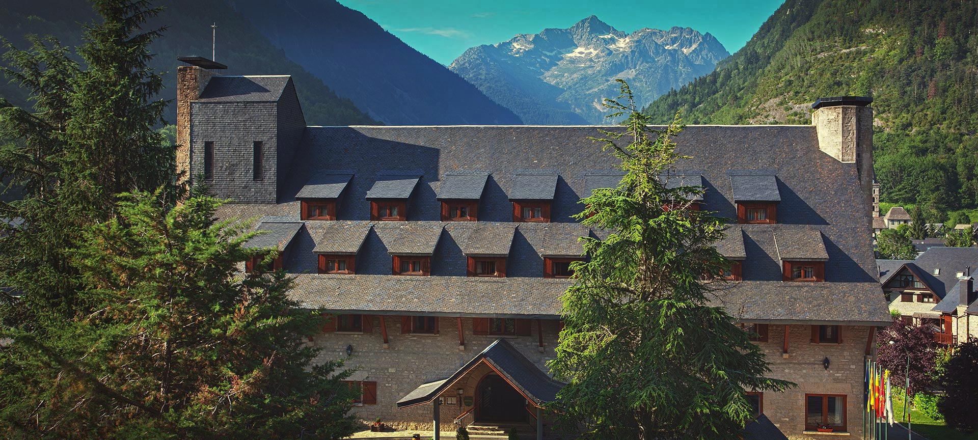 Parador de Artíes, widok z zewnątrz Parador de Artíes, widok z zewnątrz