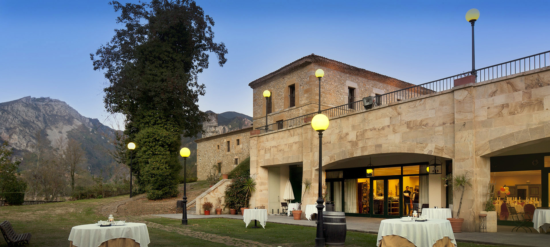 Exterior of the Parador de Cangas de Onís Exterior of the Parador de Cangas de Onís