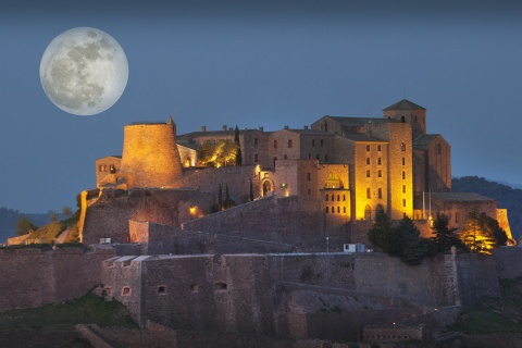 Parador de Cardona, widok z zewnątrz