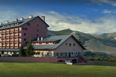 Vista exterior del Parador de Cervera de Pisuerga