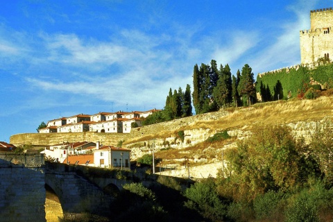 Vista externa e do entorno do Parador de Ciudad Rodrigo