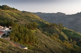 Parador de Cruz de Tejeda の外観と周囲の眺め