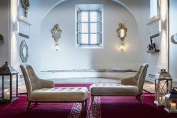 Salon wewnątrz hotelu Parador de Mérida