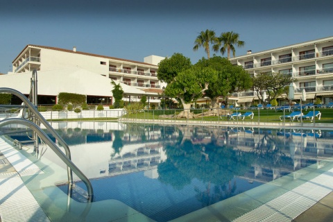 Exterior and swimming pool of the Parador de Nerja