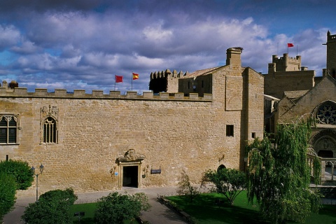 Parador de Olite, widok z zewnątrz