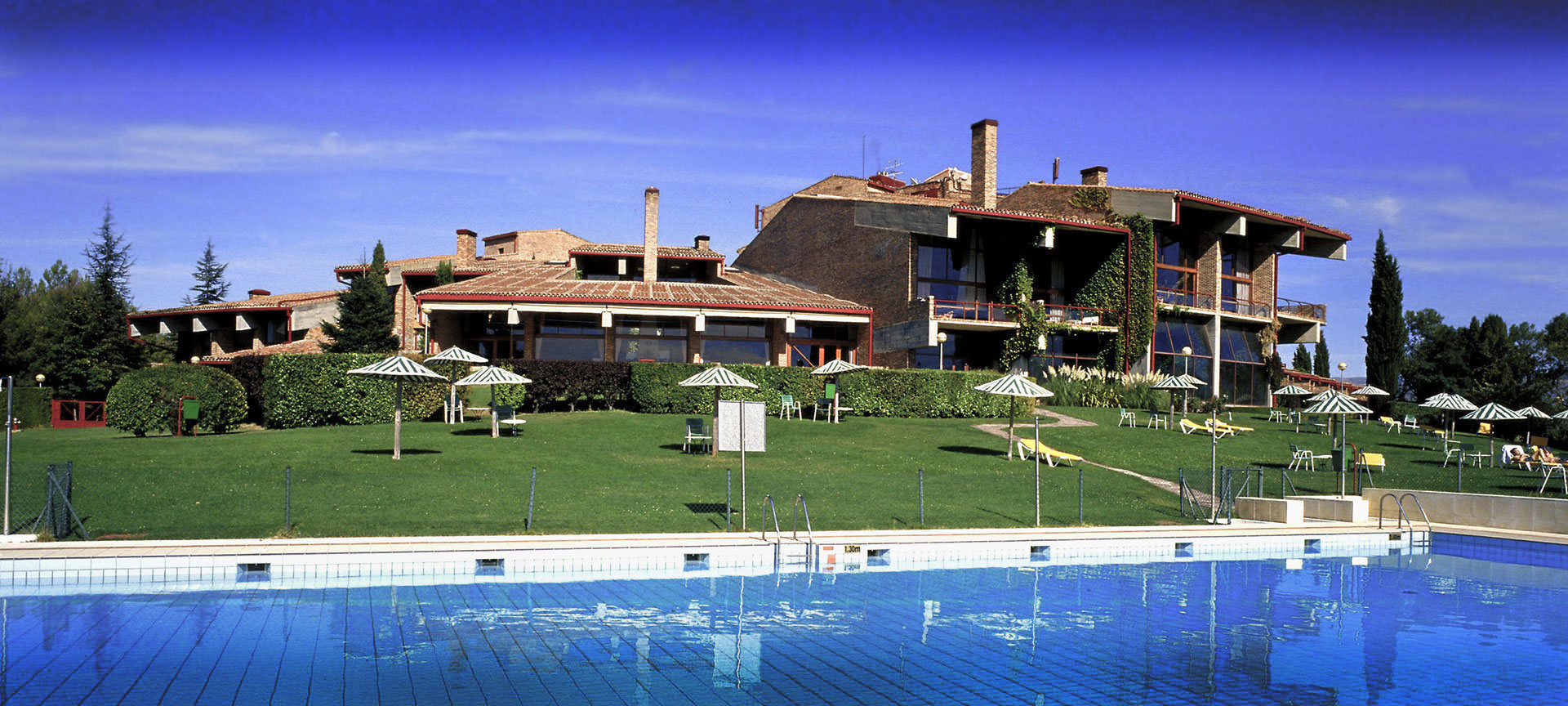 Blick auf das Parador de Segovia mit Pool Blick auf das Parador de Segovia mit Pool