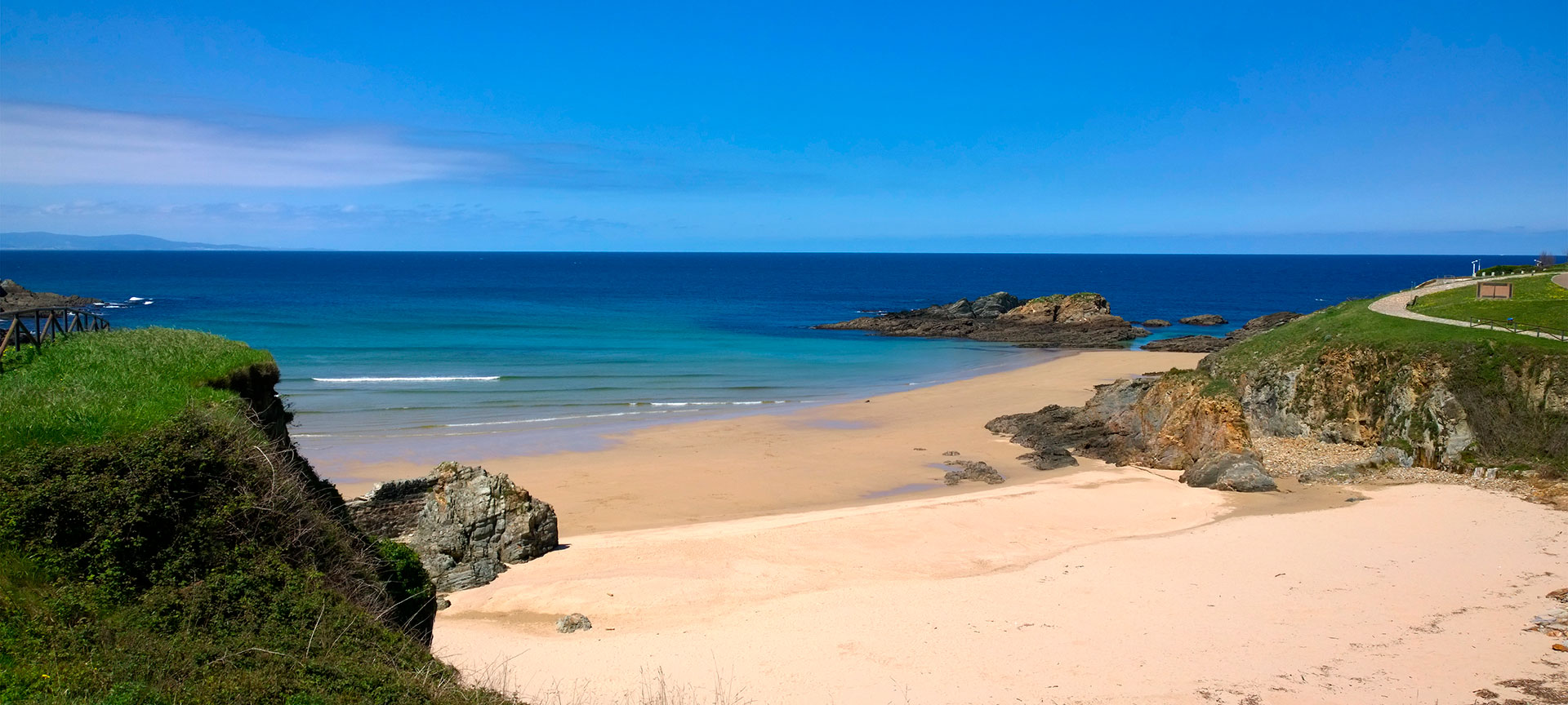 Strand Anguileiro in Tapia de Casariego, Asturien Strand Anguileiro in Tapia de Casariego, Asturien
