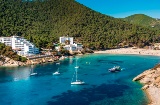Praia de Cala Llonga de Santa Eulària des Riu, em Ibiza, Ilhas Baleares