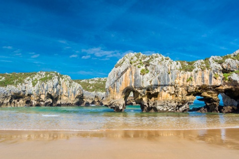 La playa de Cuevas del Mar, Llanes, Asturias