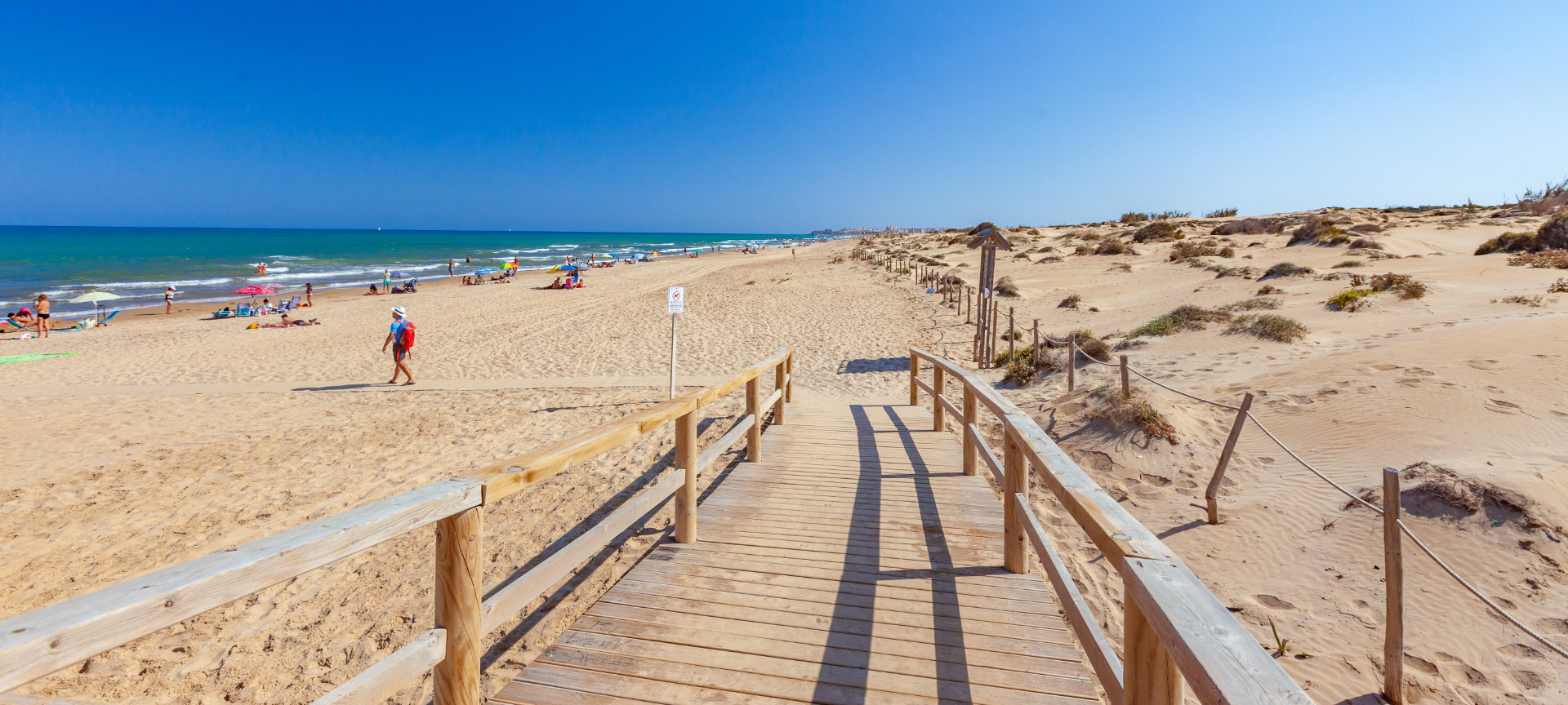 Strand El Moncayo de Guardamar in Alicante, Valencianische Gemeinschaft