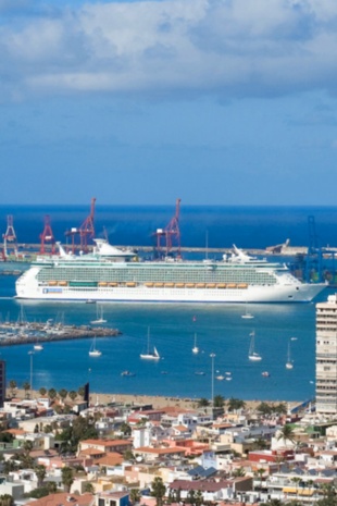 Bateau de croisière dans le port de Las Palmas