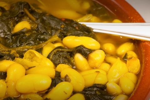 Суп из нута и шпината по-мадридски