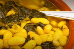 マドリード風ひよこ豆とほうれん草の煮込み