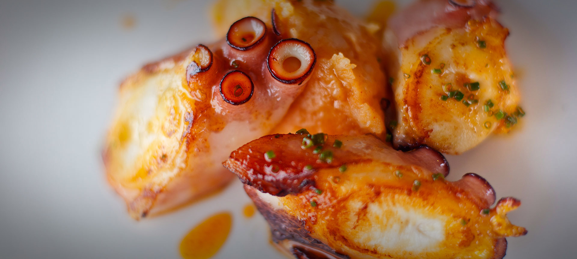 タコとジャガイモのパプリカオイル和え