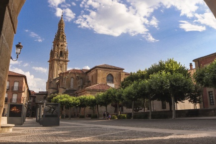 Vista da catedral de Santo Domingo de la Calzada, em La Rioja