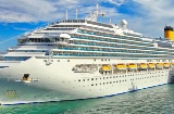 Kreuzfahrtschiff in Barcelona