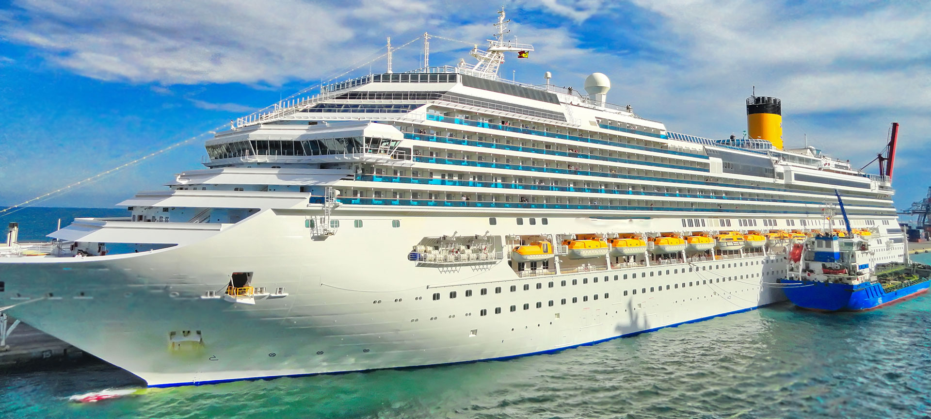 Kreuzfahrtschiff in Barcelona Kreuzfahrtschiff in Barcelona