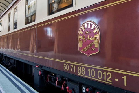 Поезд «Аль-Андалус». Фрагмент внешнего оформления вагона