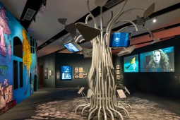 Widok wystawy „Światy Alicji. Marzenia o Krainie Czarów”, w CaixaForum València