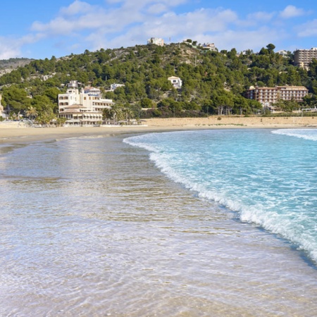 Strand von Voramar in Benicasim-Benicàssim (Castellón, Region Valencia)