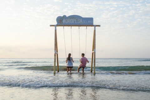 Altalena sulla spiaggia della Concha di Oropesa de Mar a Castellón, Comunità Valenciana