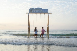 Swing at the Concha de Oropesa de Mar beach in Castellón, Region of Valencia