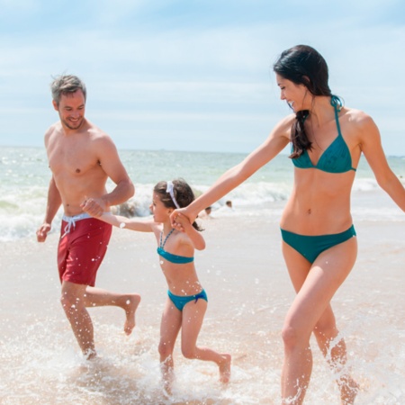 Une famille sur une plage de la région de Valence