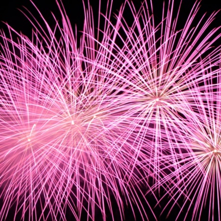 Feux d'artifice. Fête Nit de l’Albà à Elche, province d'Alicante