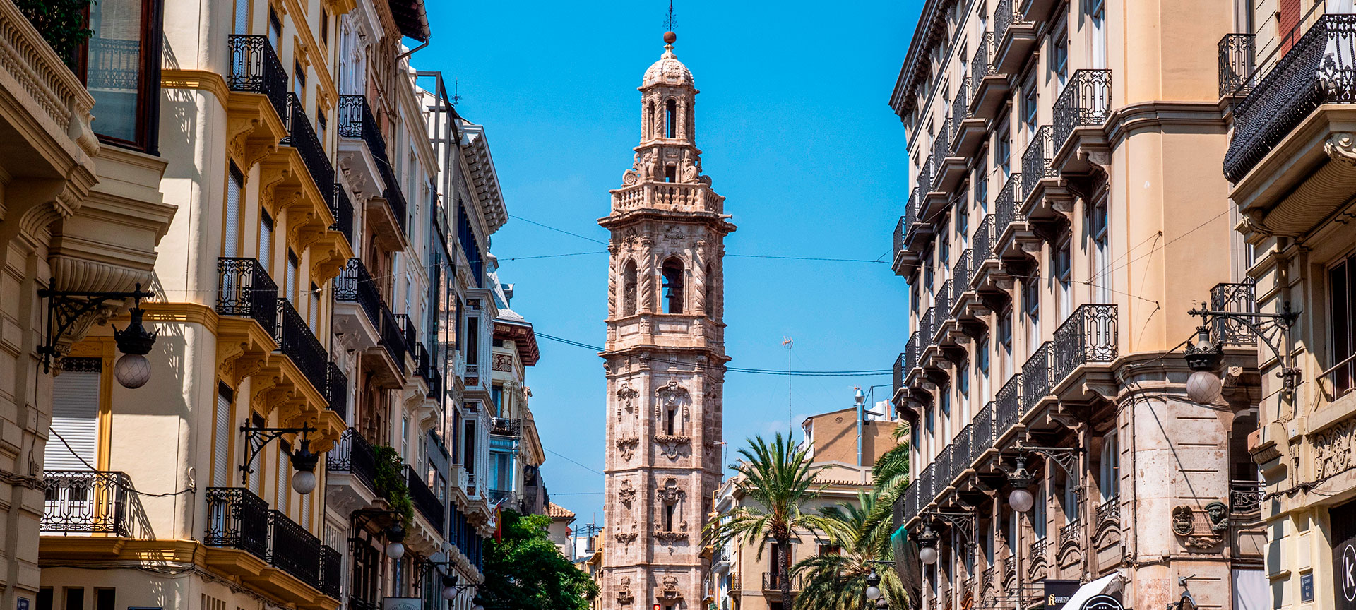 貴重【現地調達版】ブラジルサンタカタリーナ州の本「Santa Catarina」 サンタ・カタリナ教会と塔のValencia | spain.info