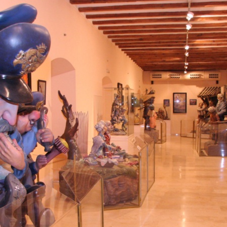 Saal in der ersten Etage des Fallas-Museums