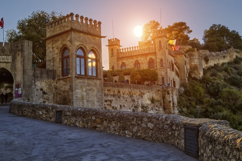Widok na zamek w Xàtivie (prowincja Walencja, Wspólnota Autonomiczna Walencji)