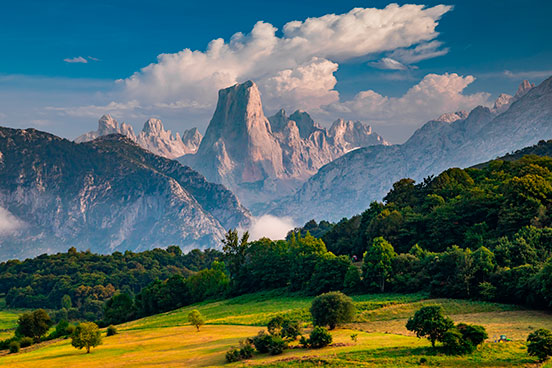 Vue du Naranjo de Bulnes dans les Pics d’Europe, Asturies