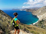 Senderista en el Cabo de Gata